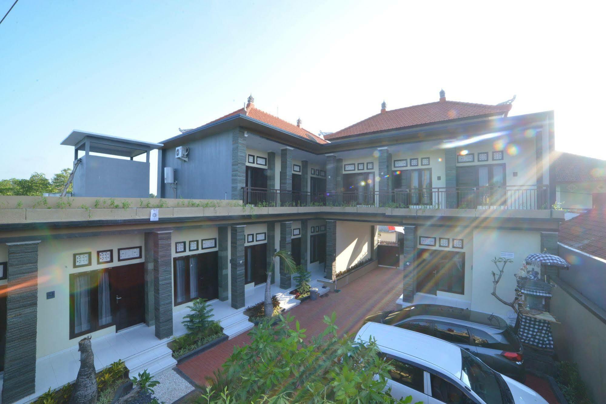 Ratu Guest House Kuta Selatan Exterior photo