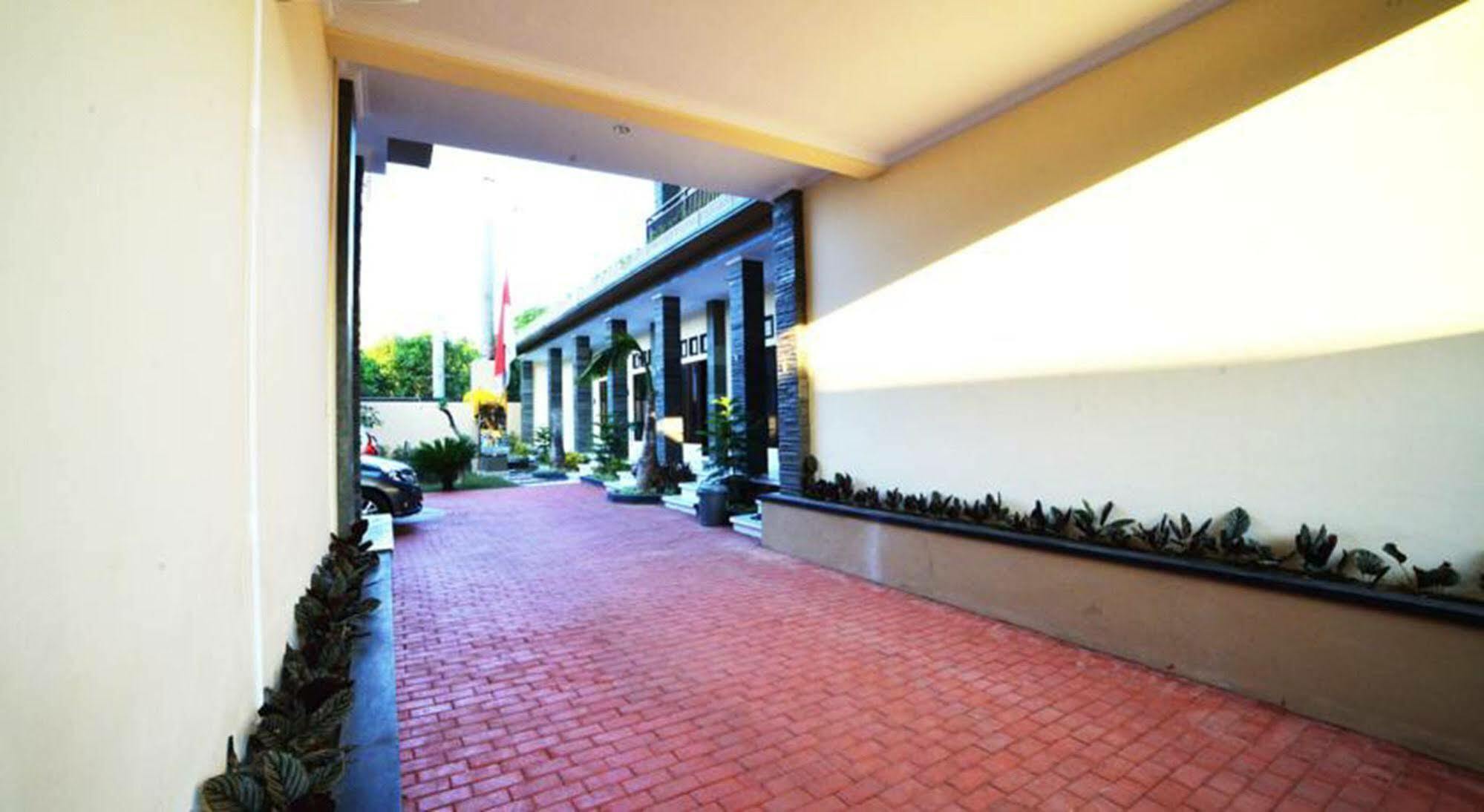 Ratu Guest House Kuta Selatan Exterior photo