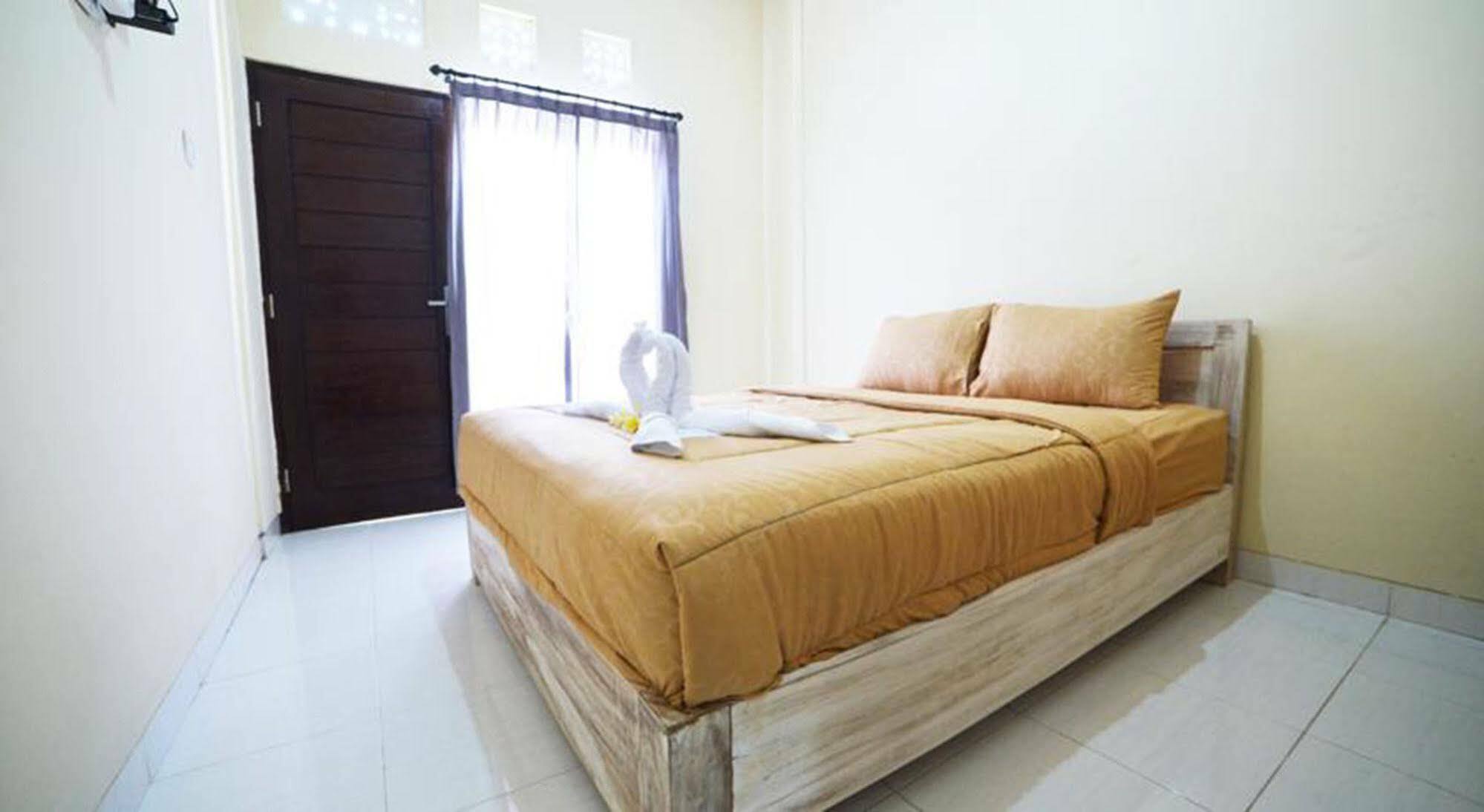 Ratu Guest House Kuta Selatan Exterior photo